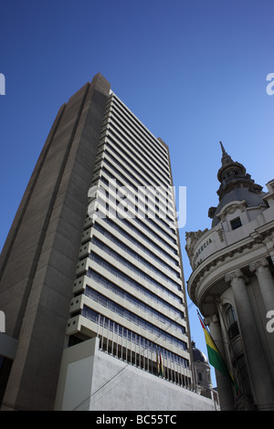 Flacher Blick auf das Gebäude der Banco Central de Bolivia / Bolivianische Zentralbank, La Paz, Bolivien Stockfoto