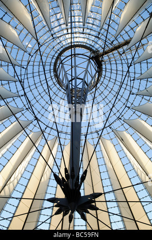 Dach des Atriums im Sony Center am Potsdamer Platz, Berlin Stockfoto