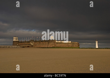 Fort Perch Rock und Leuchtturm, New Brighton, Wirral, Merseyside Stockfoto