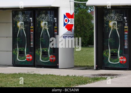 Verkaufsautomaten auf alkoholfreien Getränken Coca Cola in Put in Bay USA USA niemand niemand Vorderansicht Nahaufnahme horizontale Hi-res Stockfoto