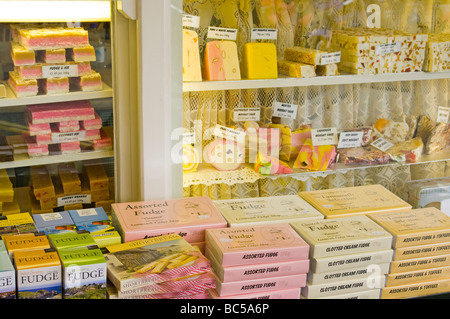 Frontscheibe von einem Süßwaren Shop Lynmouth Nord-Devon England Stockfoto