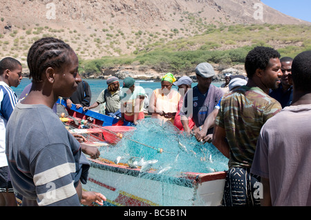 Fischer mit ihren Booten zu erschnorcheln Tarrafal Santiago Cabo Verde Afrika Stockfoto