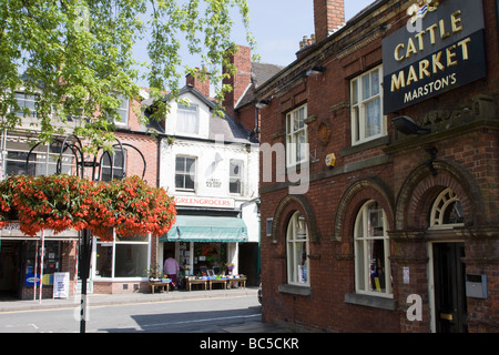 Viehmarkt statt Lauch ist eine Stadt in der Grafschaft Staffordshire, England, am Fluss Churnet. Stockfoto