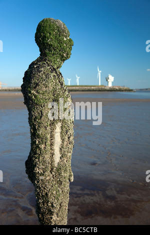 Sir Antony Gormley artwork Eine andere Stelle Crosby Strand, die Teil der Sefton Coast befindet, innerhalb der Liverpool City Region des Vereinigten Königreichs. Stockfoto