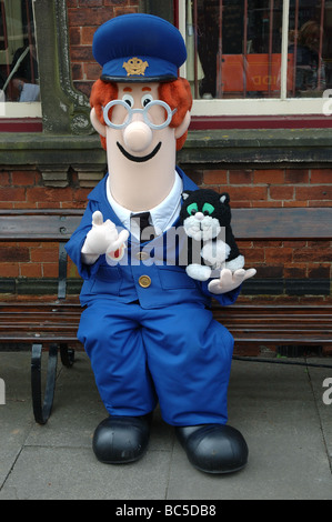 Postbote Pat auf ein besonderes Ereignis auf dem Schlachtfeld Linie Museumsbahn, Shackerstone Station, Leicestershire, England, UK Stockfoto