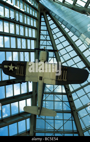 Innerhalb der Vereinigten Staaten Marinekorps Nationalmuseum, betrachten ein WWII-Ära-Corsair-Kampfflugzeug Stockfoto