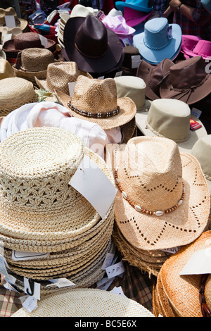 Auswahl der Sonne Hüte für Verkauf Stockfoto