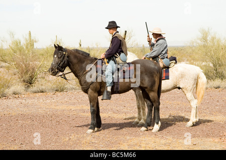 Kavallerie-Truppen auf dem Weg zum Schlachtfeld während Bürgerkrieg Reenactment Picacho Peak State Park Arizona März 2007 Stockfoto