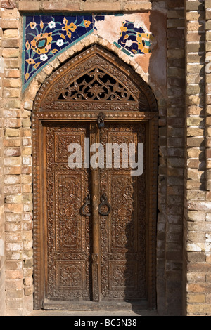 Tür der Gur-e Amir Moschee, Mausoleum des asiatischen Eroberers Timur in Samarkand Stockfoto