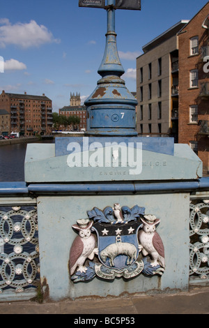 Brücke über den Fluss Aire Leeds Stadtzentrum West Yorkshire England uk gb Stockfoto