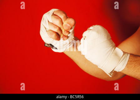 Junger Boxer die Hände gewickelt. Schließen Sie die Ansicht. Stockfoto