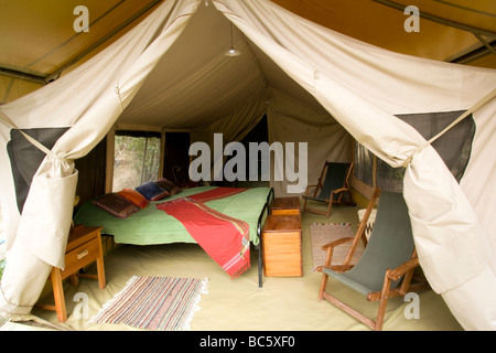 Innenraum des Zeltes im JK Mara Camp - in der Nähe von Masai Mara National Reserve, Kenia Stockfoto