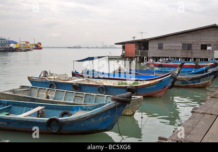 Angelboote/Fischerboote am Chew Jetty, Georgetown, Penang, Malaysia Stockfoto