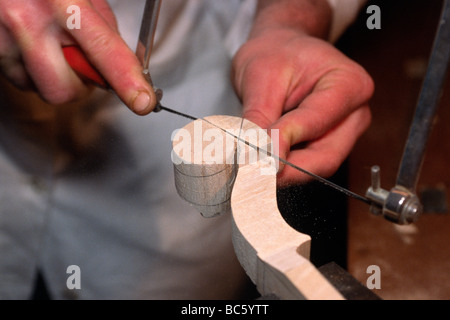 Italien, Lombardei, Cremona, Geigenbauer, Nahaufnahme Stockfoto