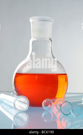 Nahaufnahme von Labor-Becher und Reagenzgläser Stockfoto