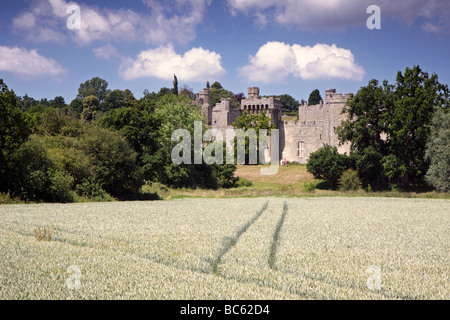 Bodiam Castle einen öffentlichen Fußweg entnommen Stockfoto