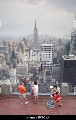 Touristen auf der Aussichtsplattform Rockefeller, Manhattan New York Stockfoto