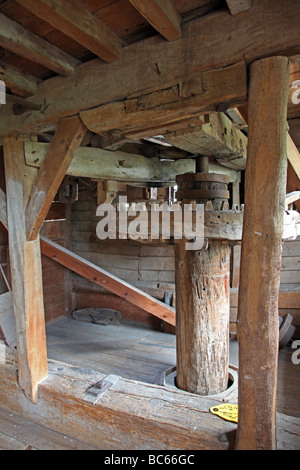 Getriebe Räder in Seite eine Wassermühle. Stockfoto