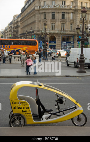 leere Dreirad Taxi in Frankreich Paris Straße geparkt Stockfoto