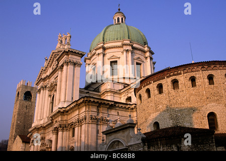 Italien, Lombardei, Brescia, Rotonda (duomo vecchio) und duomo nuovo (Cattedrale estiva di Santa Maria Assunta) Stockfoto