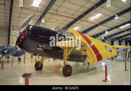 Grumman TBM 3U Avenger-Torpedobomber angezeigt mit gefalteten Flügeln an Lone Star Flight Museum in Galveston Texas USA Stockfoto