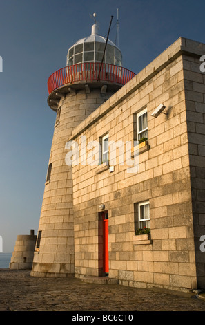 Leuchtturm auf einem Pier in Howth, County Dublin, Irland Stockfoto