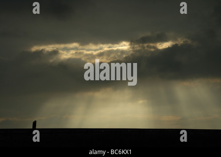 Eine Pause in die dunklen Regenwolken Stockfoto