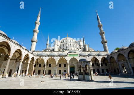 Der Hof von der blauen Moschee Sultan Ahmet Camii Istanbul Stockfoto