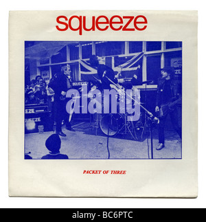 "Paket von drei" EP von Squeeze, ein "New Wave"-Rekord in der Punk-Ära im Jahr 1977 erstmals veröffentlicht Stockfoto