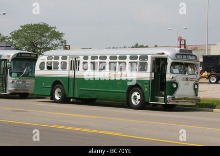 Bus-1953 General Motors Trainer zeigen die grüne Linie Cincinnati Newport und Covington Auto bei Hamilton Ohio Stockfoto