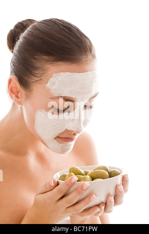 junge Frau mit Olivenöl Gesichtsmaske Stockfoto