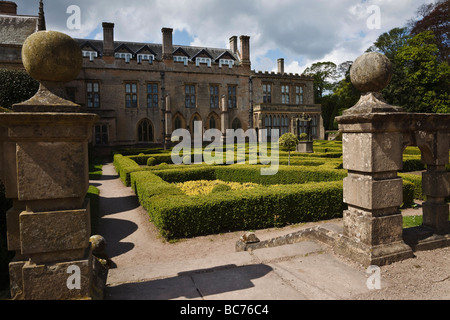 Newstead Abbey aus dem spanischen Garten, Nottinghamshire Stockfoto