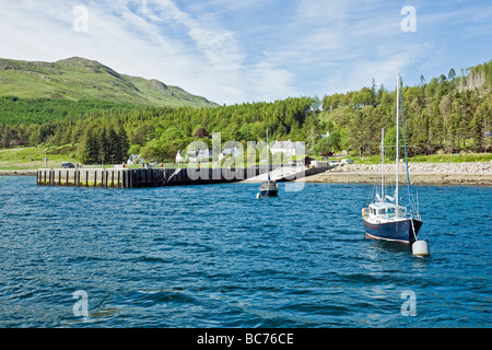 Dem Dorf Inverie Pier in Inverie Bucht Loch Nevis auf Knoydart den westlichen Highlands von Schottland Stockfoto
