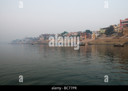 Ghats entlang des Flusses Ganges, varanasi Stockfoto