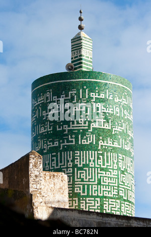 Minarett von Idriss Medersa in Moulay Idriss oder Zerhoun in Marokko Stockfoto