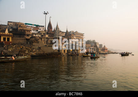 Ghats entlang des Flusses Ganges, varanasi Stockfoto