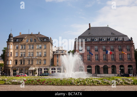 Metz Lothringen Frankreich Europa Fountain Hotel und Industrie-und Handelskammer Gebäude im Ort Mondon Stadtplatz Stockfoto