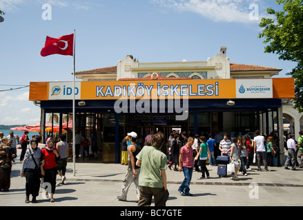 Kadiköy Iskelesi Fährhafen auf der asiatischen Seite von Istanbul Türkei Stockfoto