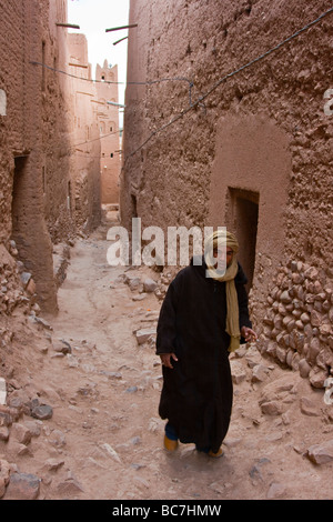 Marokkanischen Mann in einer Kasbah in Amezrou Marokko Stockfoto