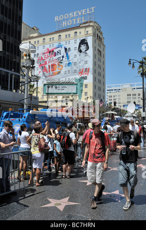 Fans in der Schlange, die Michael Jackson bei seinen Stern auf dem Walk of Fame Ehre Stockfoto