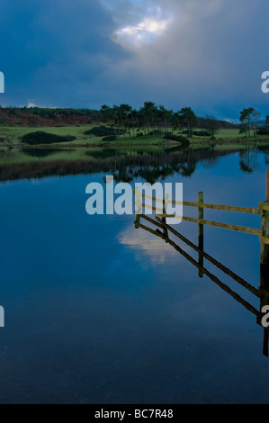 Frühen Morgenlicht über die Knapps Loch, Kilmacolm, Renfrewshire Schottland Stockfoto