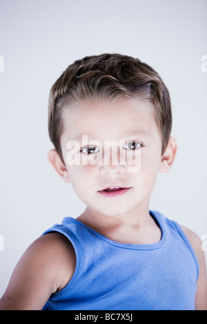 charmant und Expresiive Kind Portrait Studio isoliert-Hintergrund Stockfoto