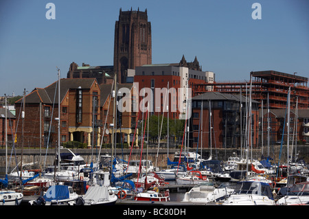 Liverpool-Marina mit anglikanische Kathedrale Stockfoto