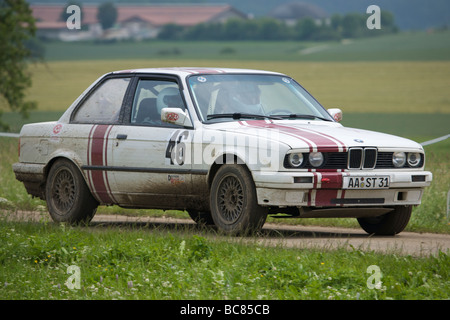 Weißer 3er BMW auf der AvD Rallye Baden-Württemberg 2009 - historisches Autorennen Stockfoto