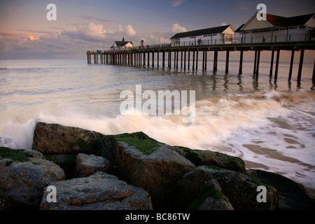Abenddämmerung Southwold Pier bei Nacht Southwold Stadt Suffolk County England UK Stockfoto