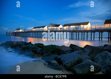 Abenddämmerung Southwold Pier bei Nacht Southwold Stadt Suffolk County England UK Stockfoto
