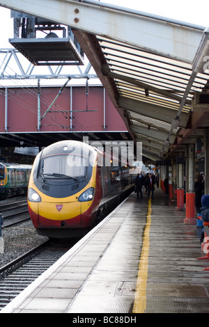 Klasse 390 Pendolino in Crewe Station 23. Januar 2009 Stockfoto