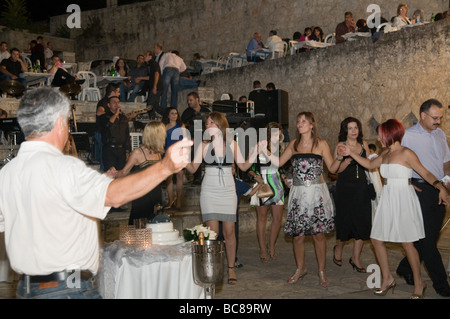 Zypern Lysos A typisch zypriotische griechische Hochzeit auf dem Stadtplatz Stockfoto