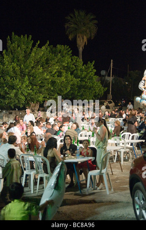 Zypern Lysos A typisch zypriotische griechische Hochzeit auf dem Stadtplatz Stockfoto