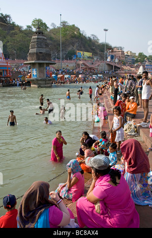 Menschen Baden im Ganges-Fluss. Haridwar. Uttarakhand. Indien Stockfoto
